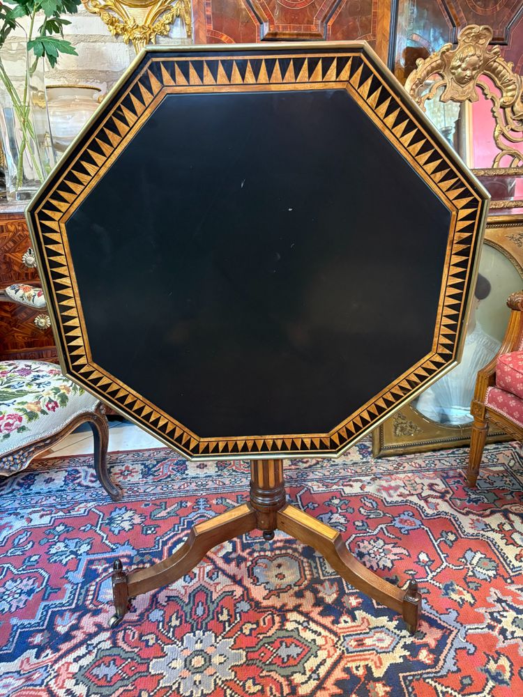 GUERIDON OCTOGONAL BASCULANT D’EPOQUE DIRECTOIRE