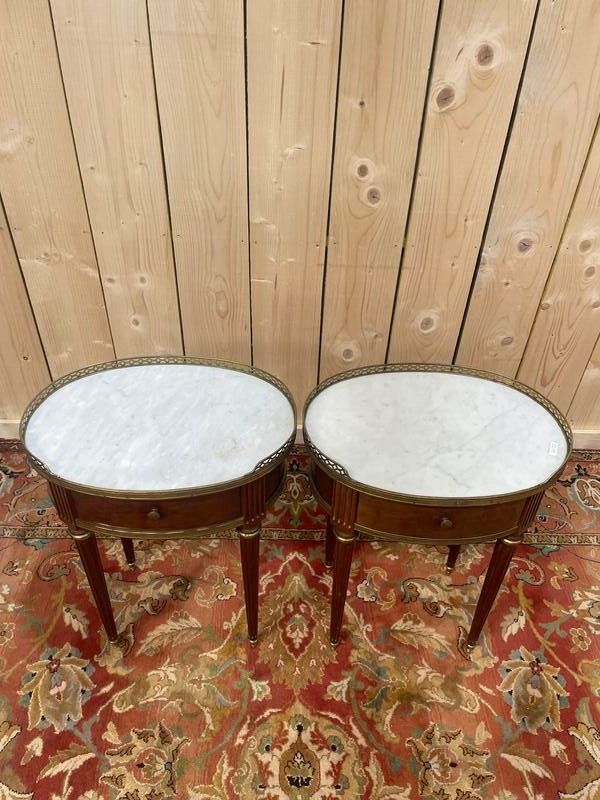 Paire de tables de chevets Louis XVI pieds toupies 