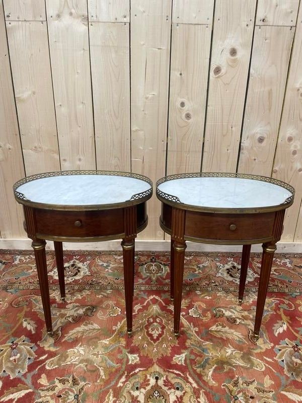 Paire de tables de chevets Louis XVI pieds toupies 