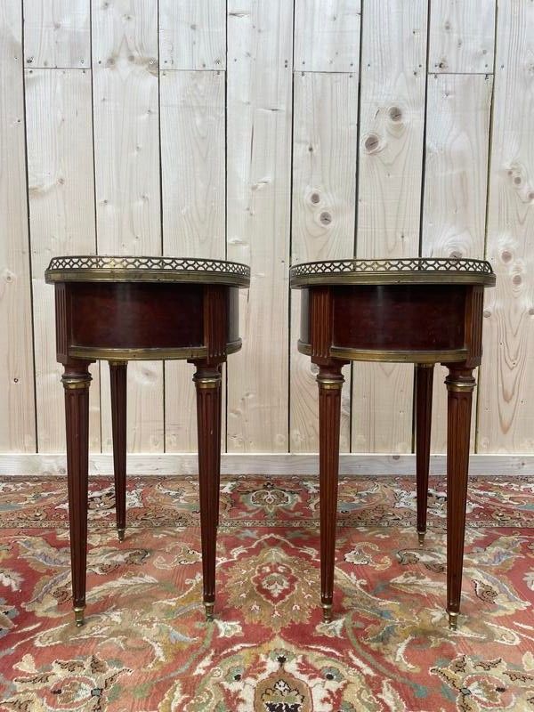 Paire de tables de chevets Louis XVI pieds toupies 