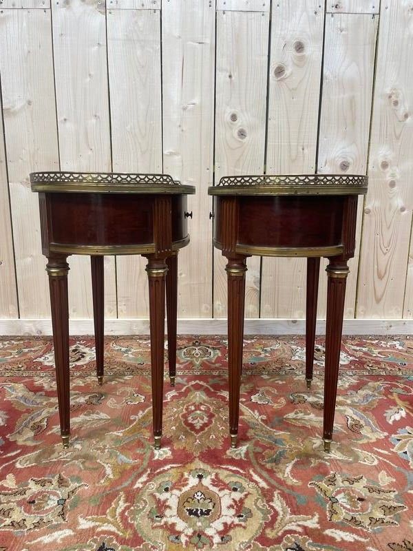 Paire de tables de chevets Louis XVI pieds toupies 