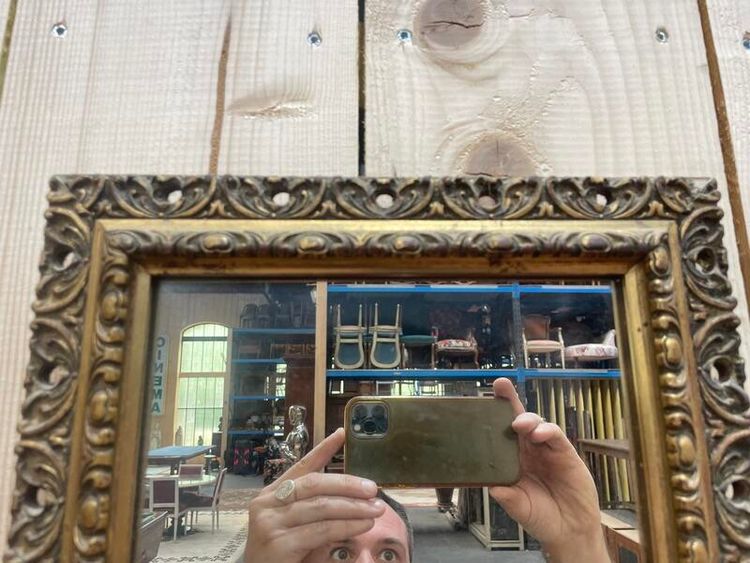 Small mirror between two in gilded wood
