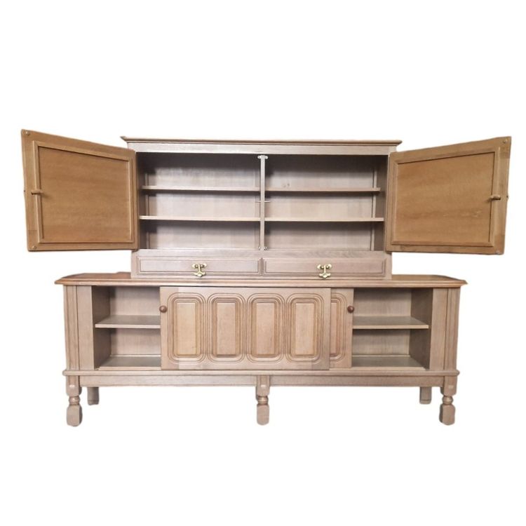 Credenza a due corpi in rovere massello, Guillerme e Chambron