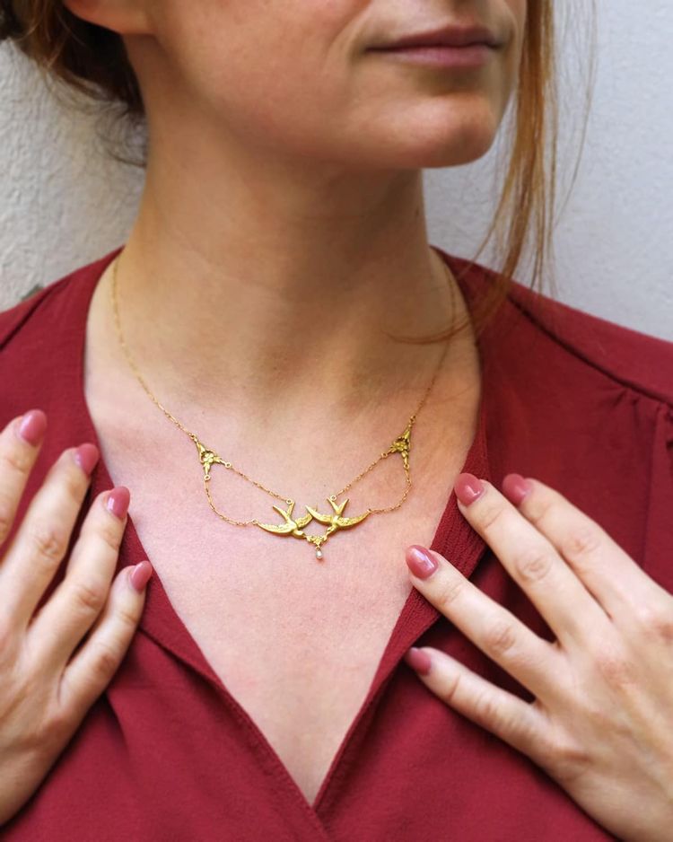 Collana con rondine in stile Art Nouveau in oro 18k, coppia di uccelli, perla fine, fiore, gioielli antichi