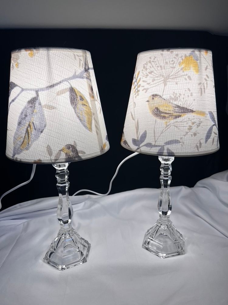 PAIR OF CANDLE HOLDERS in cut crystal.