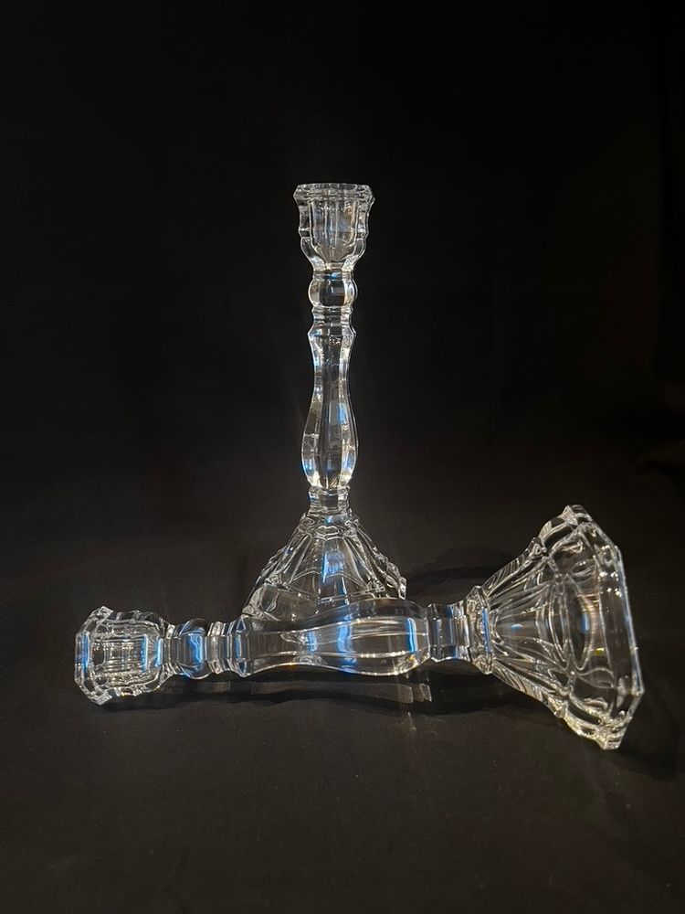 PAIR OF CANDLE HOLDERS in cut crystal.