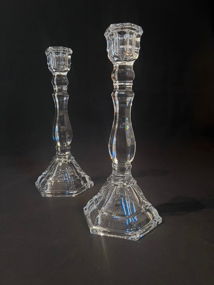 PAIR OF CANDLE HOLDERS in cut crystal.