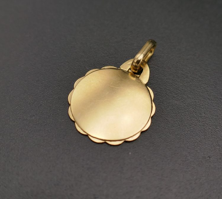 Augis Médaille d'Amour Et Rubis, Or 18 Carats.
