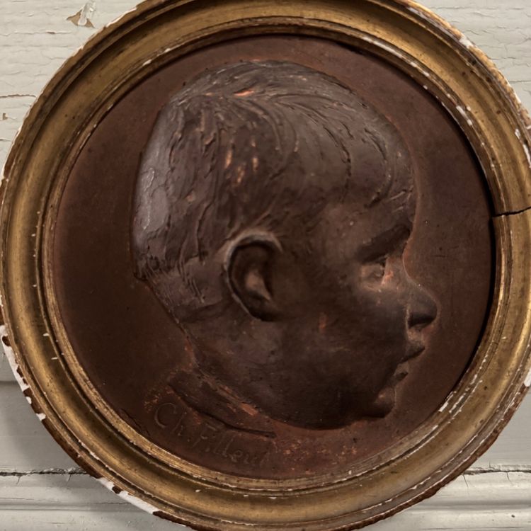 Medaillon aus Terrakotta von Charles Filleul Profil junger Junge XX.