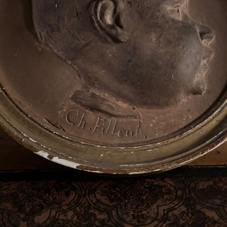 Medaillon aus Terrakotta von Charles Filleul Profil junger Junge XX.