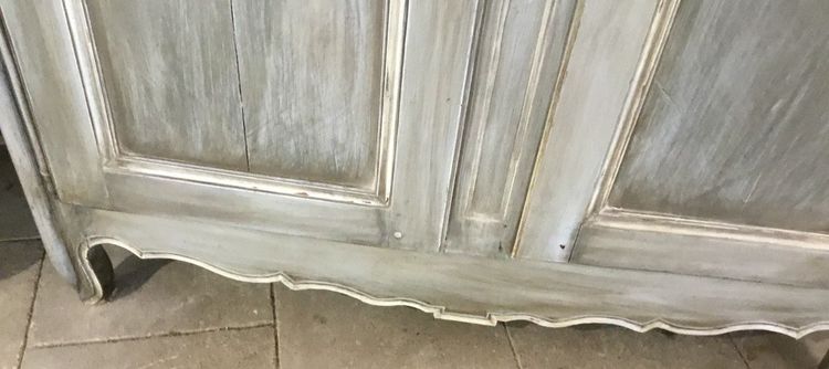 Kleiner Schrank 18. Rechampi
