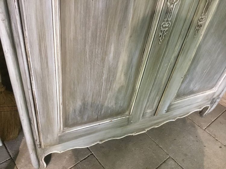 Kleiner Schrank 18. Rechampi