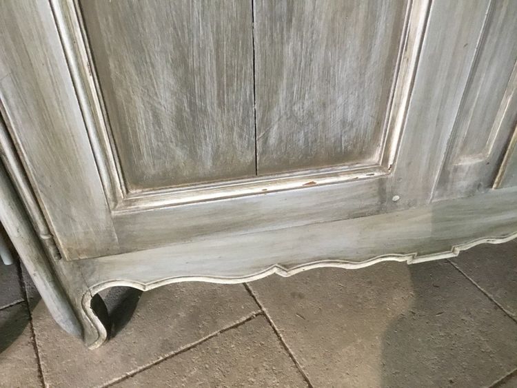 Kleiner Schrank 18. Rechampi