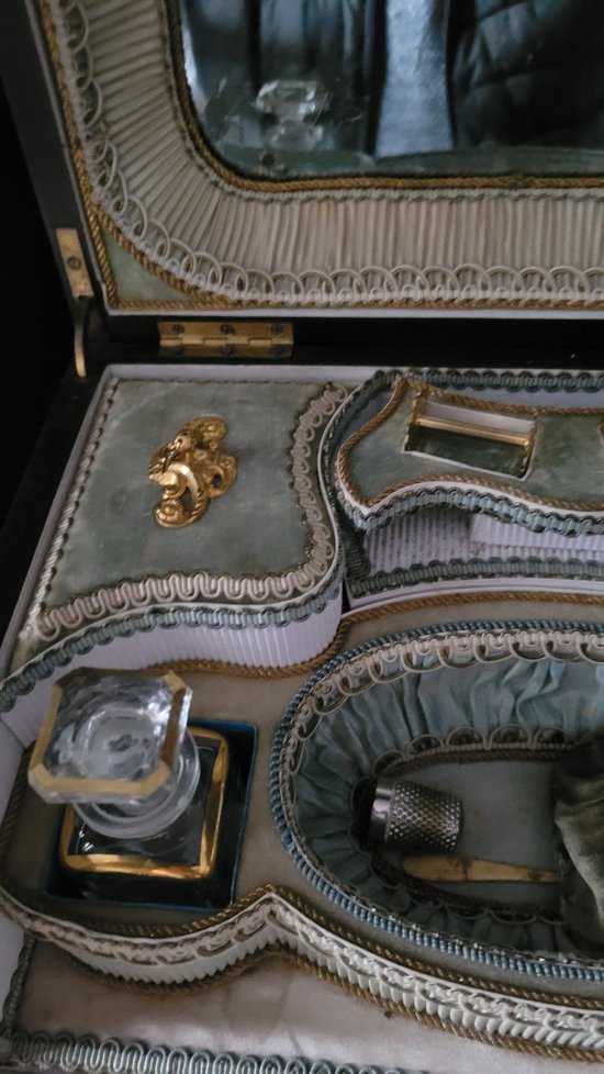 Napoleon 3 sewing kit, interior in good condition