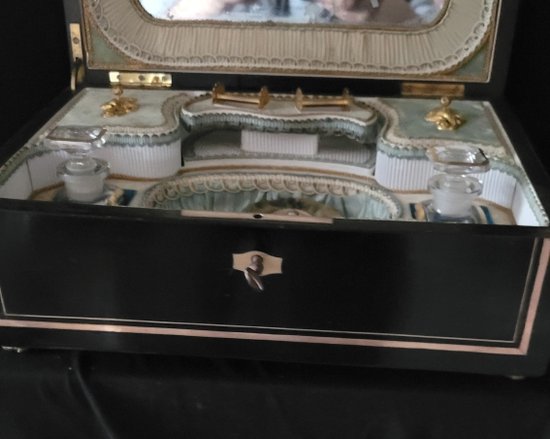Napoleon 3 sewing kit, interior in good condition