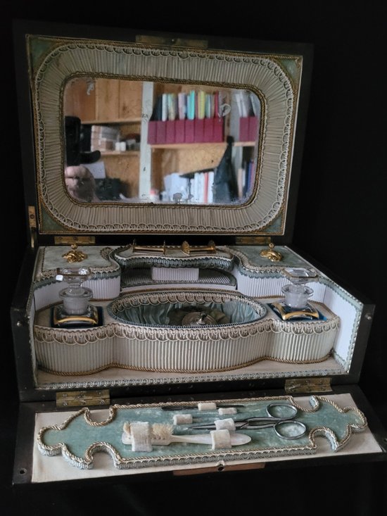 Napoleon 3 sewing kit, interior in good condition