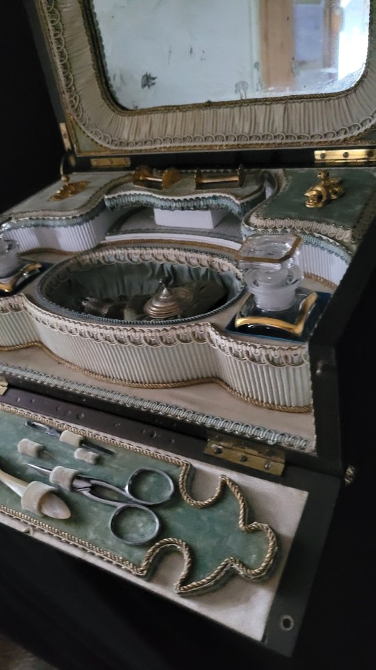 Napoleon 3 sewing kit, interior in good condition