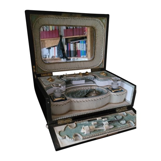 Napoleon 3 sewing kit, interior in good condition