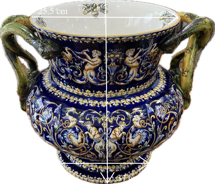 Important vase pansu à anses en forme de serpent en faience fine de Gien