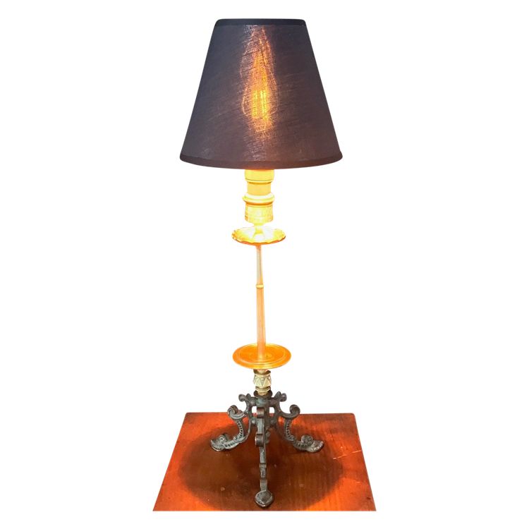 Lovely lamp in gilded bronze and black patina in the Antique style from the Napoleon III period