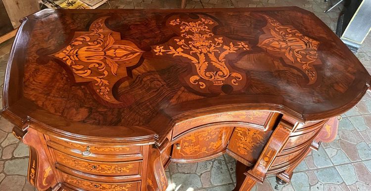 Mazarin Schreibtisch In Nussbaum Und Ahorn