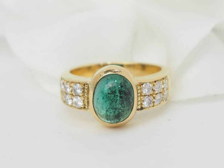 Anello in oro giallo e smeraldo