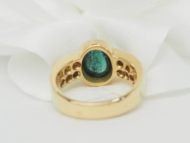 Anello in oro giallo e smeraldo