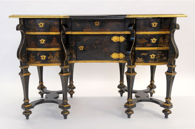 Mazarin-Schreibtisch mit schwarzem Hintergrund und Goldverzierung - Zeit Ludwigs XIV. - Um 1680