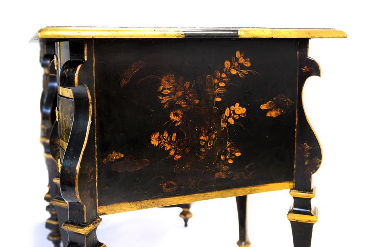 Mazarin-Schreibtisch mit schwarzem Hintergrund und Goldverzierung - Zeit Ludwigs XIV. - Um 1680