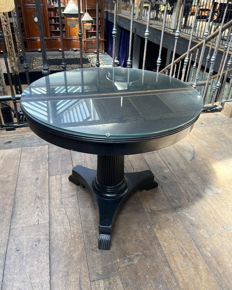 Paire de tables bistrot en bois laqué noir