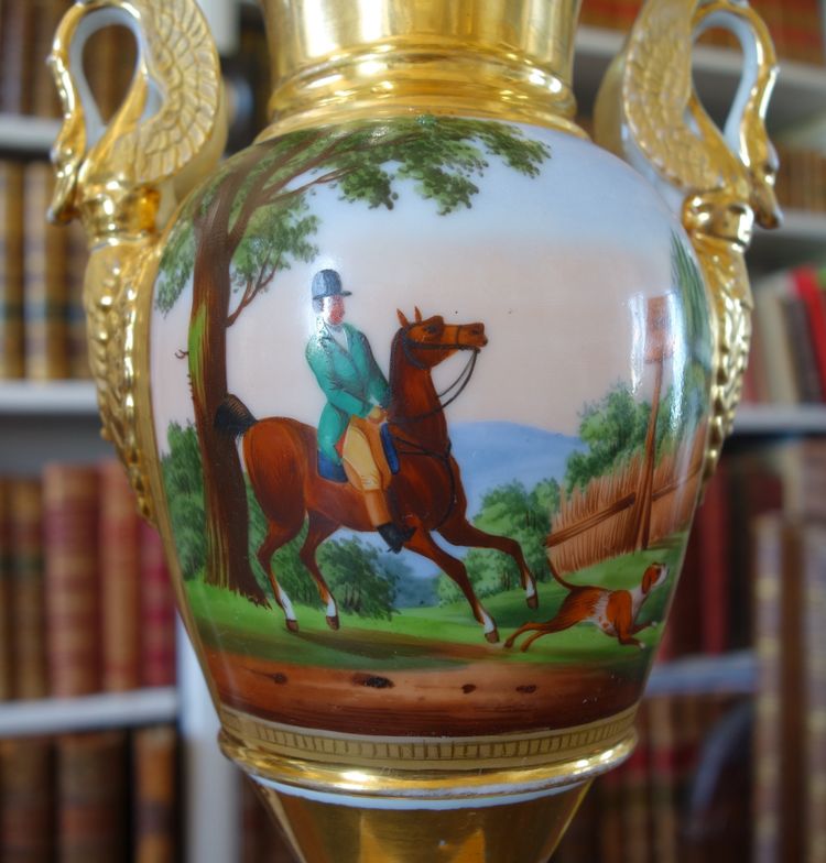 Coppia di vasi ornamentali Impero con decoro a cavallo - Porcellana di Parigi - Periodo Restaurazione