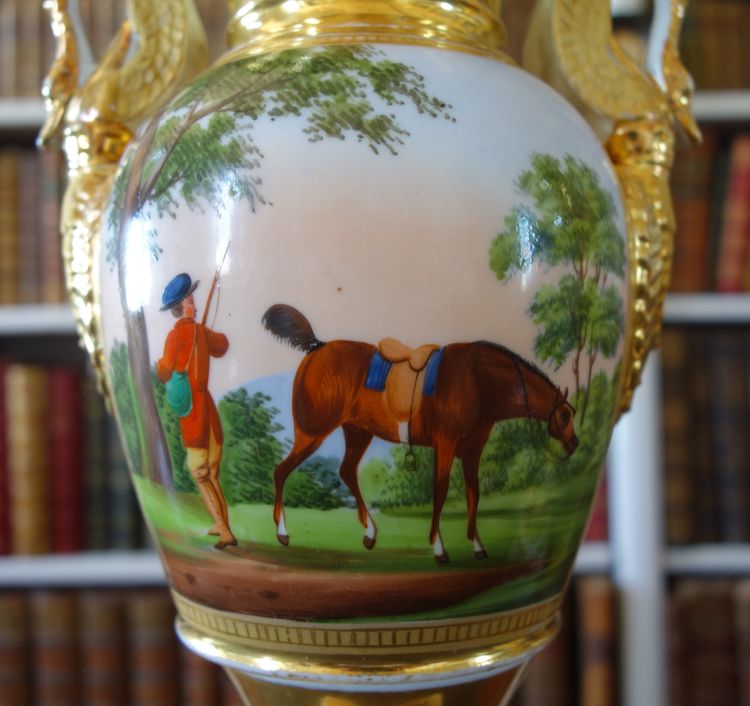 Coppia di vasi ornamentali Impero con decoro a cavallo - Porcellana di Parigi - Periodo Restaurazione