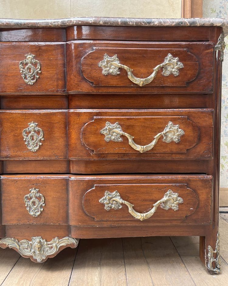 Chest of drawers in natural wood and Louis XV-style veneer