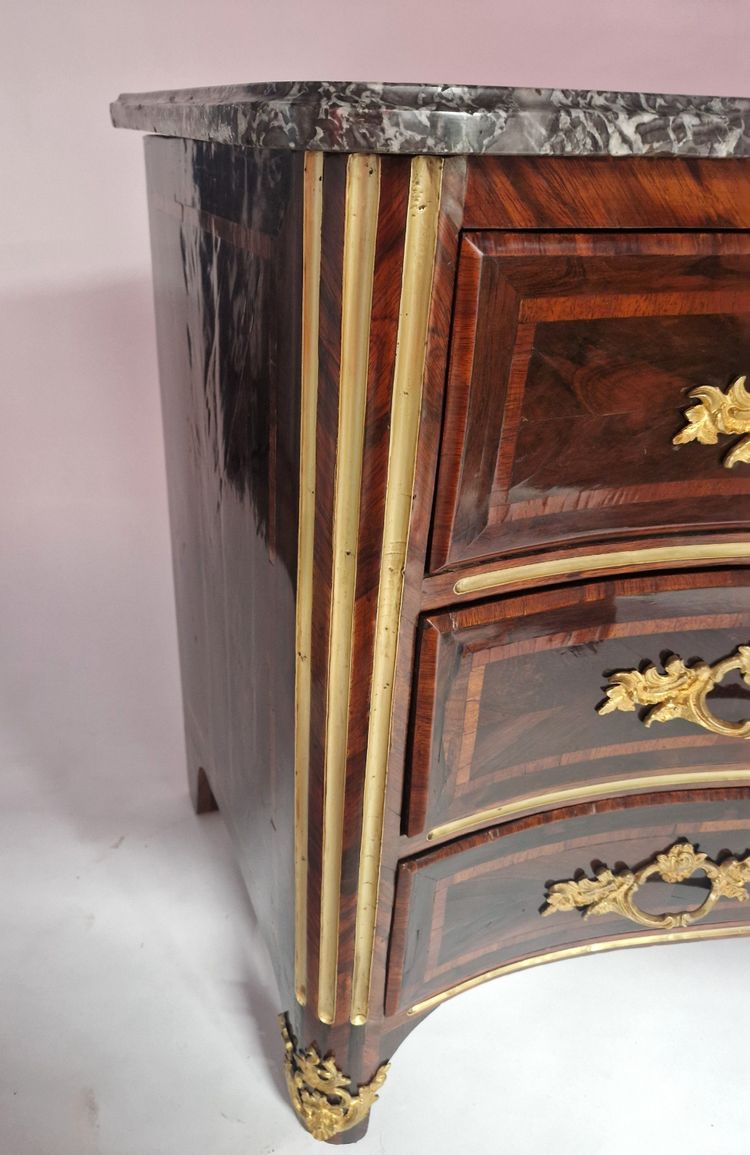Cassettiera con frontale curvo in lastra di intarsio - periodo Regency