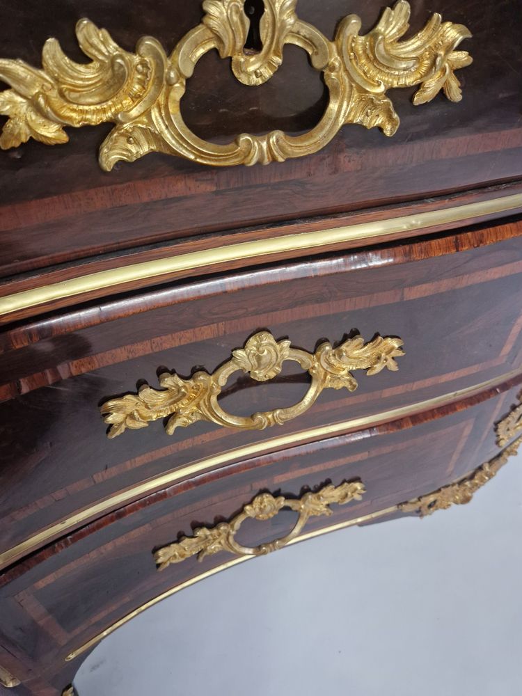 Cassettiera con frontale curvo in lastra di intarsio - periodo Regency