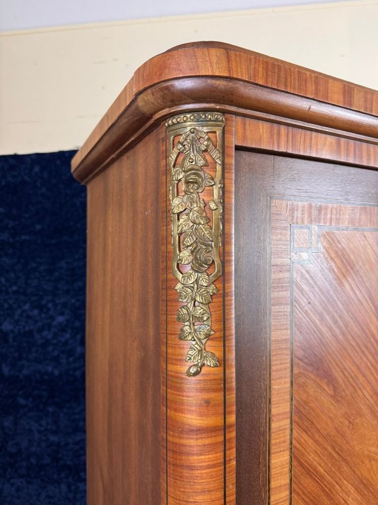 Lovely Louis XV style cabinet in marquetry from the 20th century