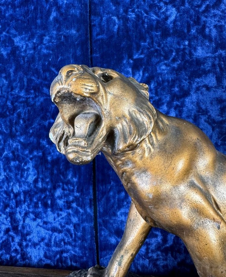D'après Cartier : Statue «Lion Rugissant» Plâtre Patiné Bronze époque circa 1900