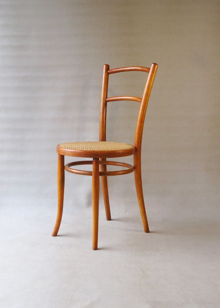Sedia THONET N° 142- 1/2 del 1905 con rivestimento in canna da zucchero