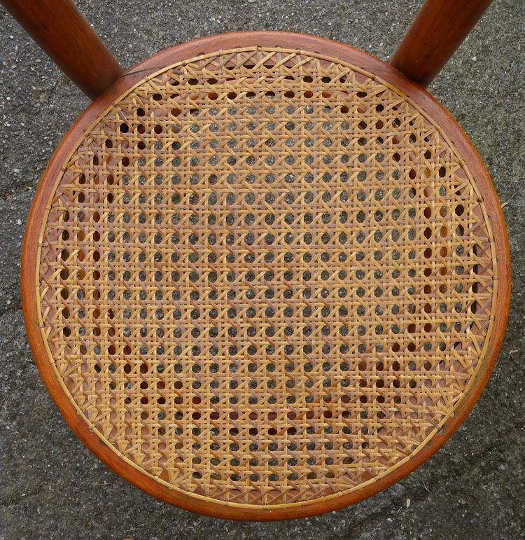 Sedia THONET N° 142- 1/2 del 1905 con rivestimento in canna da zucchero