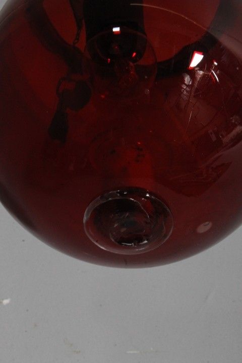 Lustre ancien en verre rouge de la fin du 19ème siècle ! Mesure h 82 cm l 30 cm