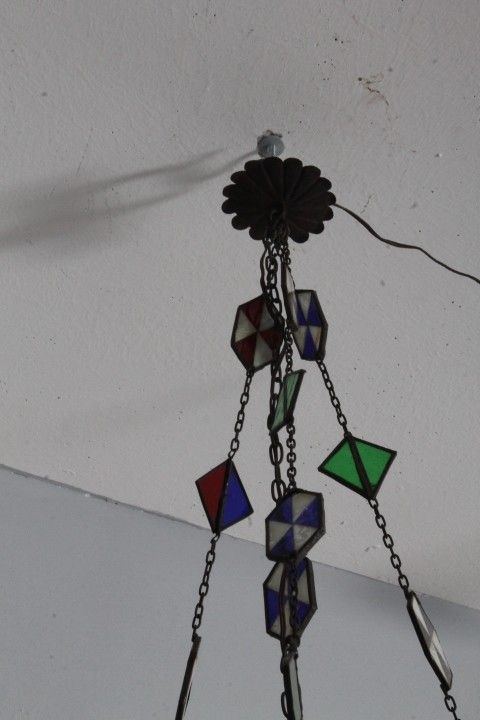 Lustre ancien en verre rouge de la fin du 19ème siècle ! Mesure h 82 cm l 30 cm