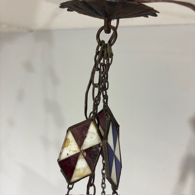 Lustre ancien en verre rouge de la fin du 19ème siècle ! Mesure h 82 cm l 30 cm