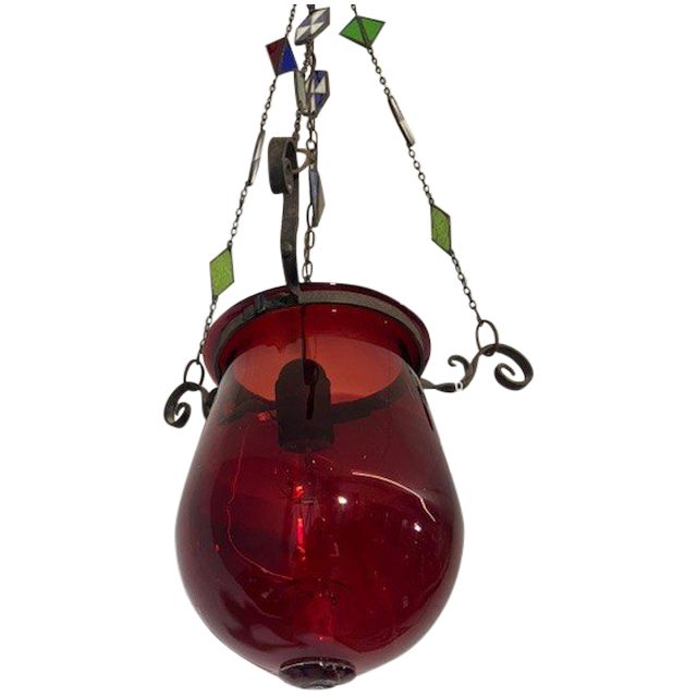Lustre ancien en verre rouge de la fin du 19ème siècle ! Mesure h 82 cm l 30 cm