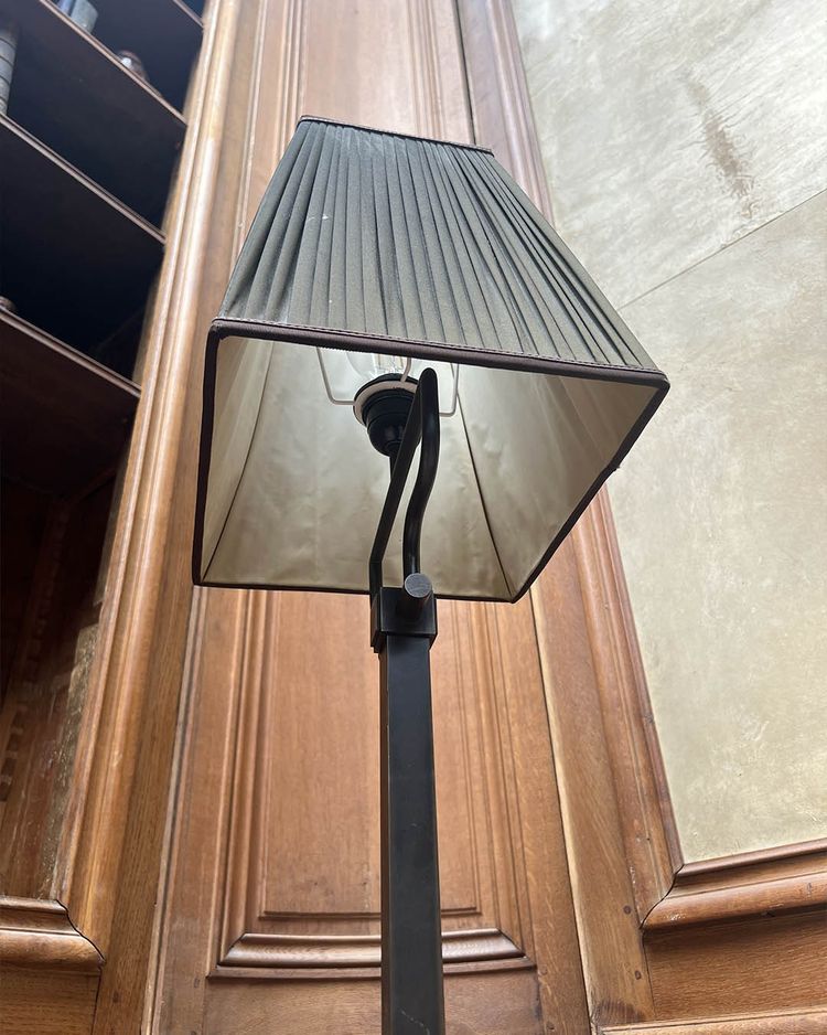 Lampade da terra, base in metallo a sezione quadrata