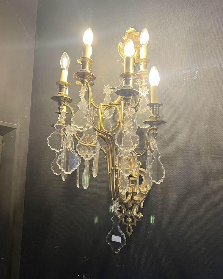 Paire d’appliques en bronze doré et verre taillé