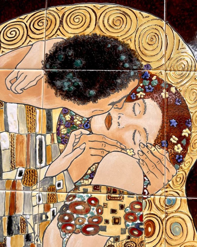 Gemälde auf Keramik nach Klimts "Der Kuss" - 24 Karat Vergoldung