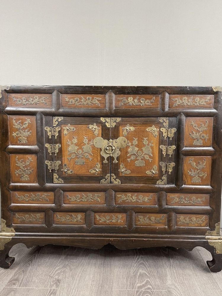 Cabinet Coréen Ancien En Bois Laqué Et Incrustations Métalliques, Fin XIXe Siècle