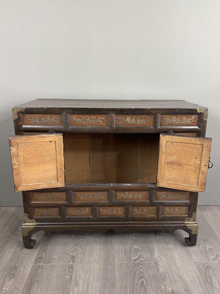 Cabinet Coréen Ancien En Bois Laqué Et Incrustations Métalliques, Fin XIXe Siècle