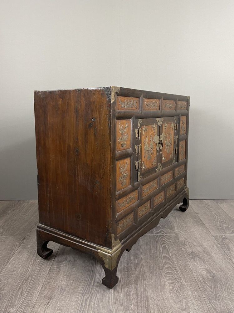 Cabinet Coréen Ancien En Bois Laqué Et Incrustations Métalliques, Fin XIXe Siècle