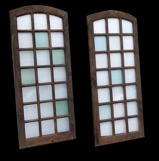Two antiche porte di quercia del 17° secolo con porta a libro per finestre in legno